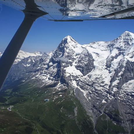 Geschenkidee  Rundflug 100 Minuten - 3 mögliche Routen (für 2 Personen) 