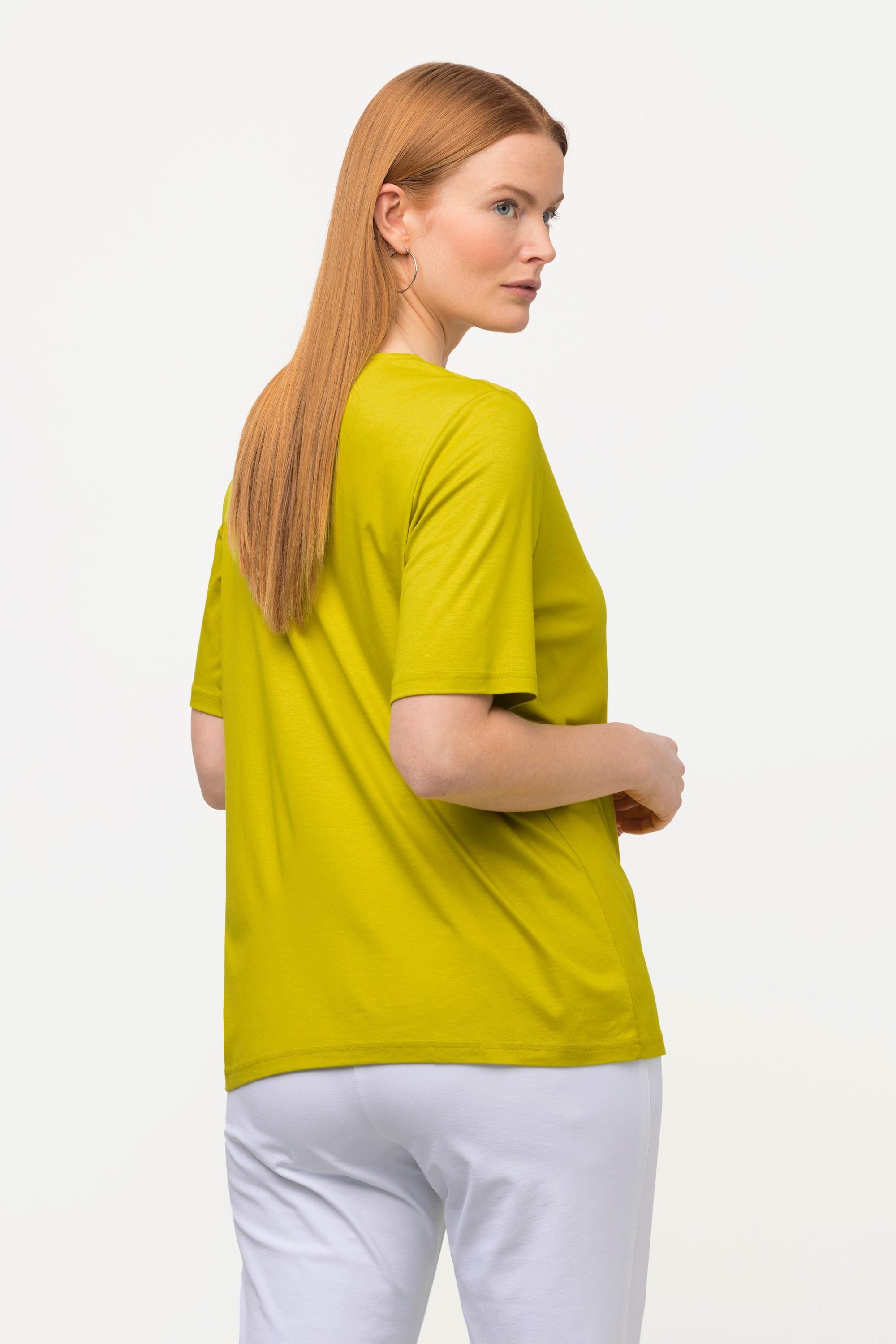 Ulla Popken  T-shirt avec col en V, manches courtes. Coupe Classic Fit. 