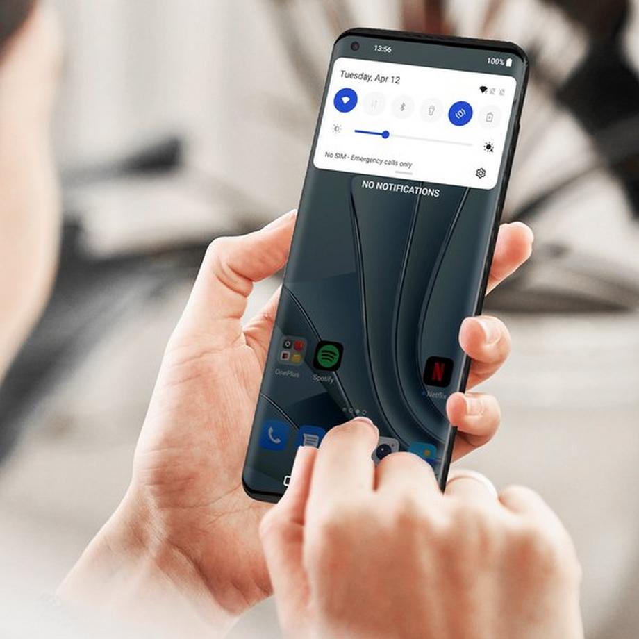 Avizar  Vitre OnePlus 10 Pro 5G Contour Noir 