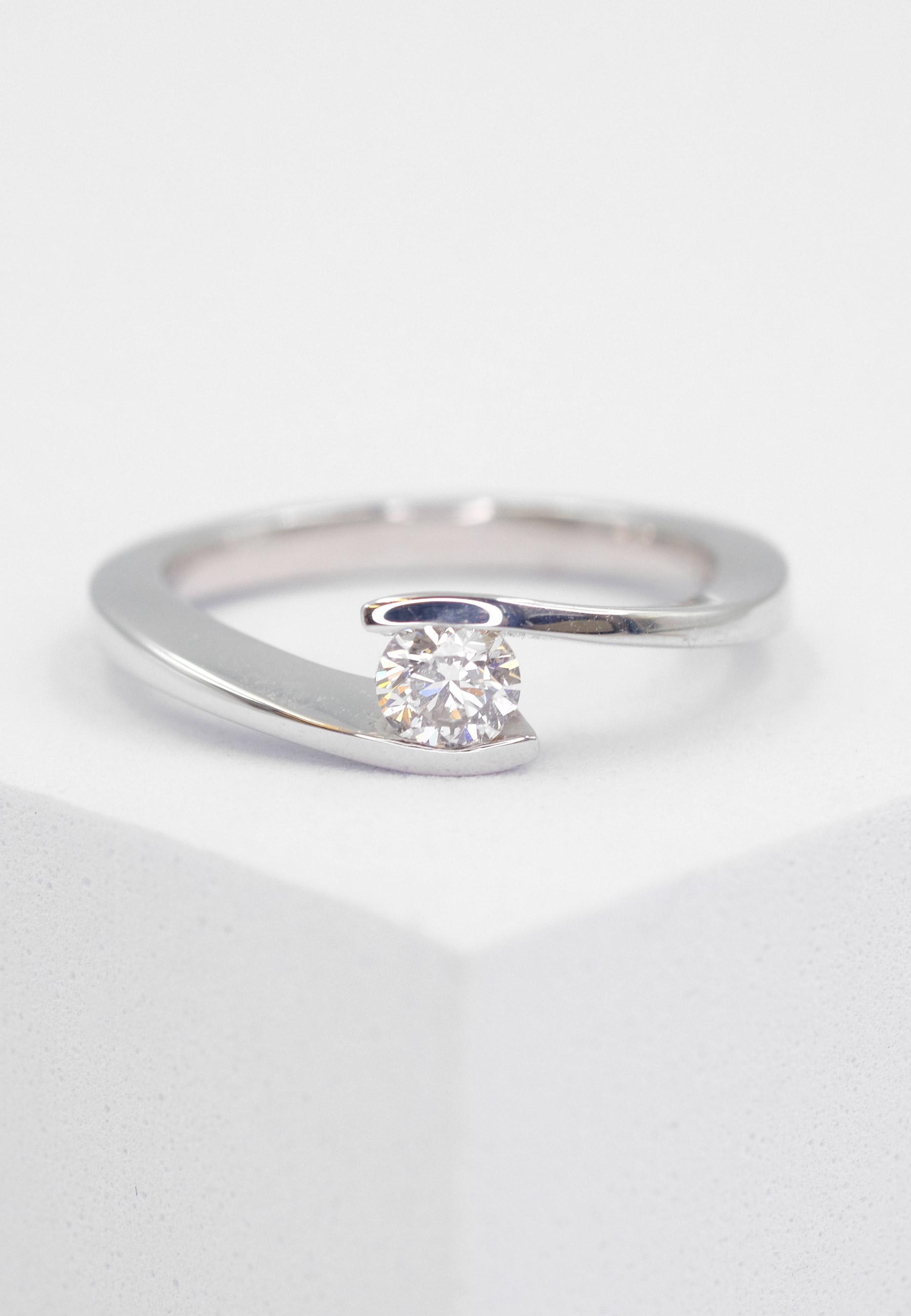 MUAU Schmuck  Solitaire Ring Diamant 0.30ct. Weissgold 750 