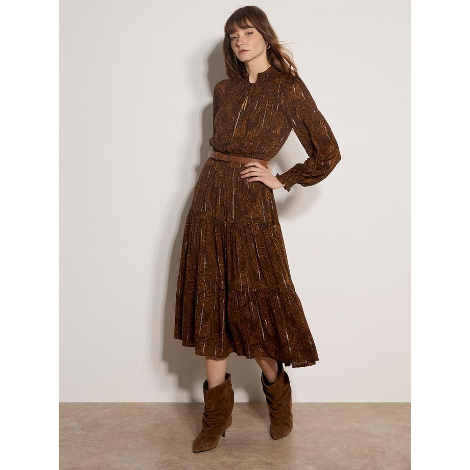 Robe mi-longue à volants et motif cachemire métallisé chatoyant