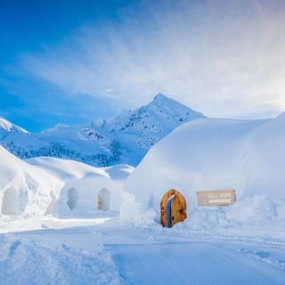 Geschenkidee  Fondue & Schneeschuhlaufen in Davos oder Gstaad (für 2 Personen) 