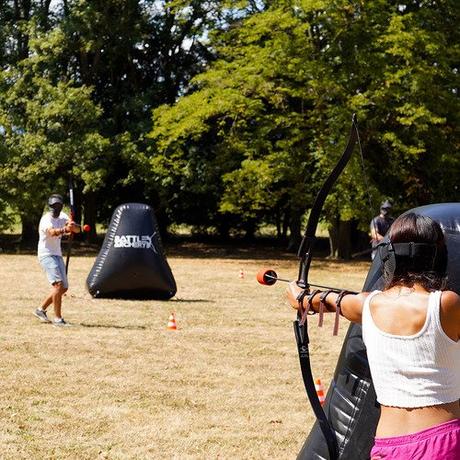 Geschenkidee  Spiele einen Mix zwischen Paintball und Bogenschiessen (für 2 Personen) 