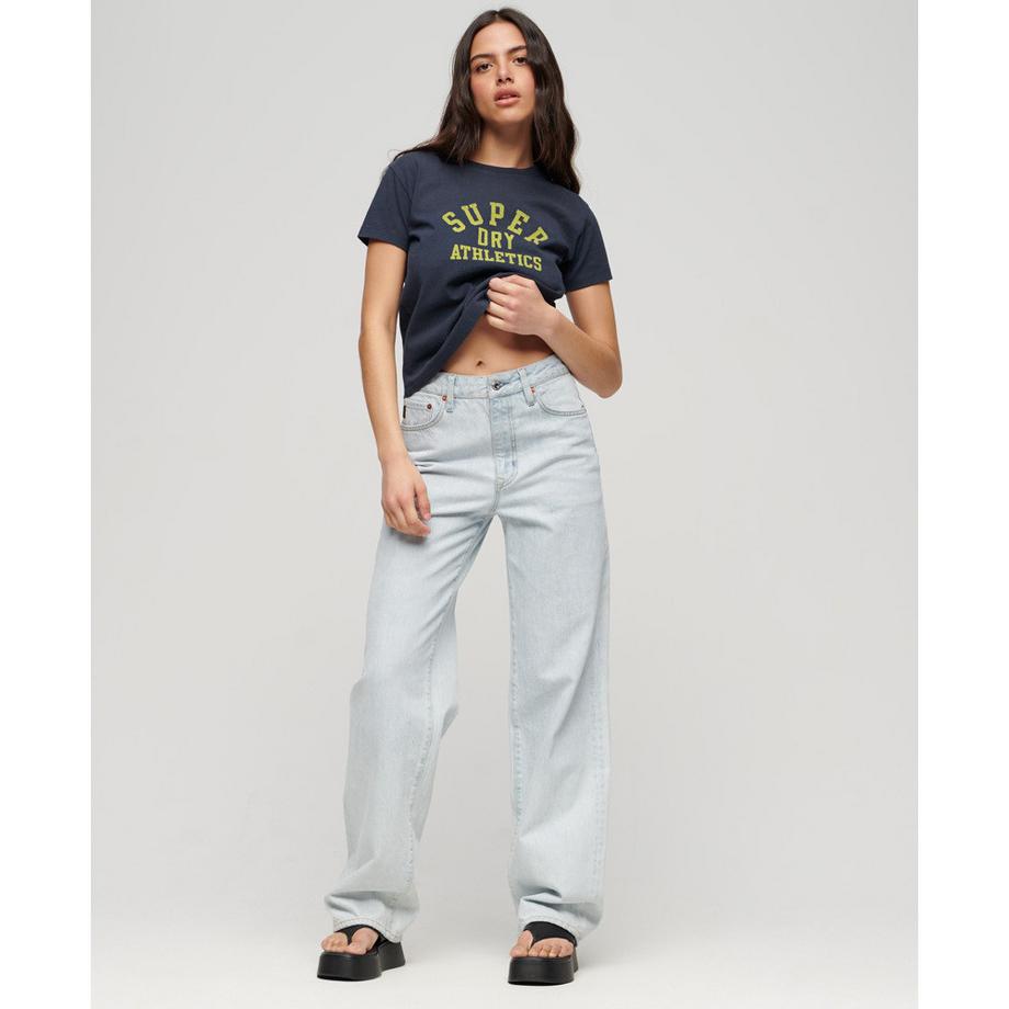 Superdry Athletic Essential T-Shirt con motivo anni '90  