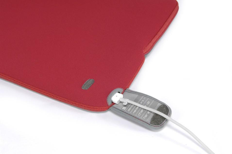 TUCANO  Sleeve Charge Up für Apple MacBook Pro 17"  Rot 