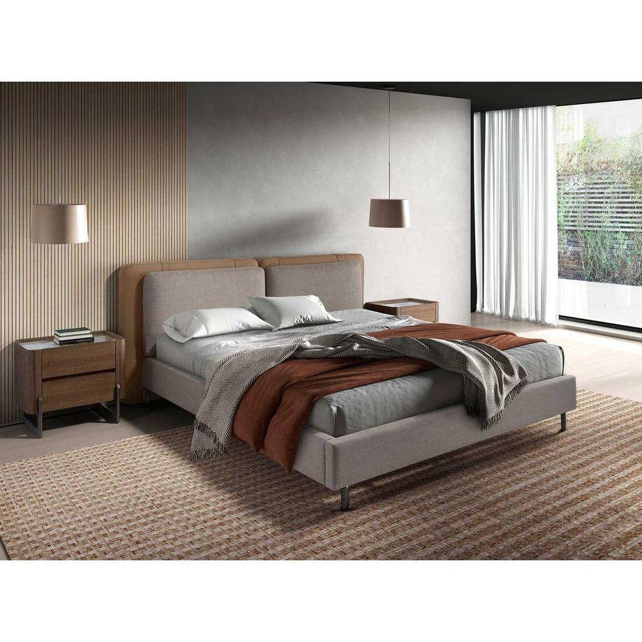 ANGEL CERDA Lit en similicuir vison et tissu gris  