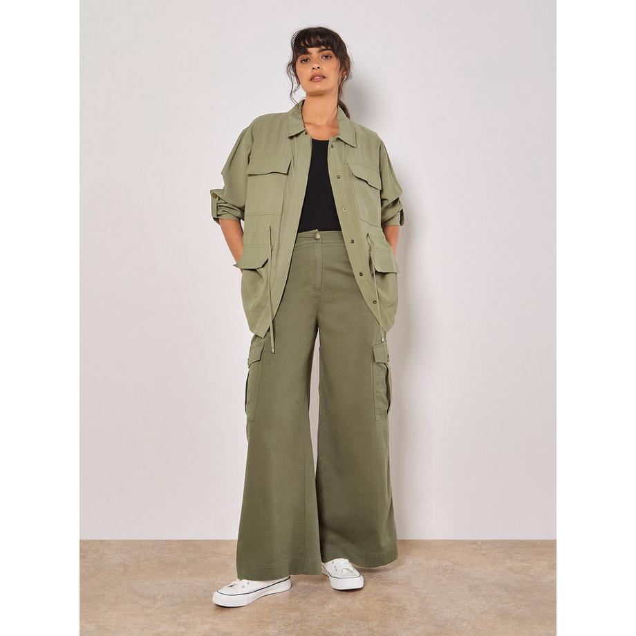 Chino-Hose mit weitem Bein