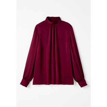 Blouse satinée fluide col montant, manches longues.