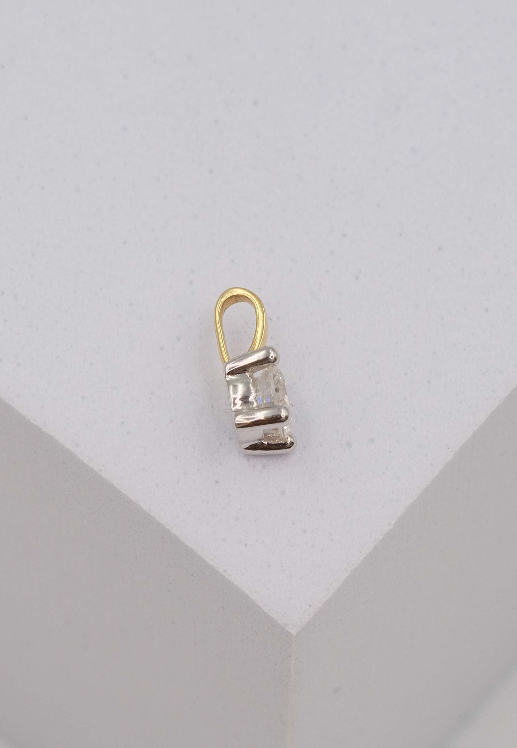 MUAU Schmuck  Solitär Anhänger 4-Griff-Fassung Gelbgold 750 Diamant 0.20ct. Fassung Weissgold 750, 8x5mm 