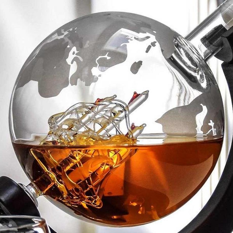Mikamax Dekanter mit zwei Gläsern und Tablett - Schiff in Globe  
