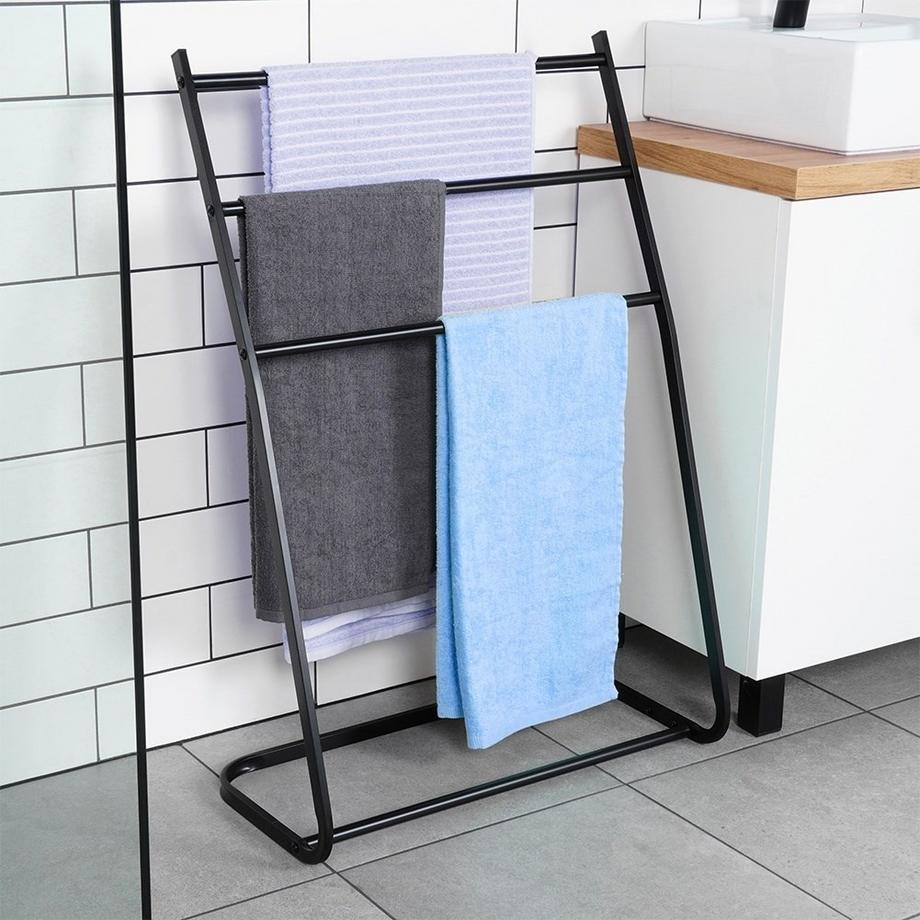 B2X  Freistehender Handtuch- und Kleiderbügel ausem Metall 