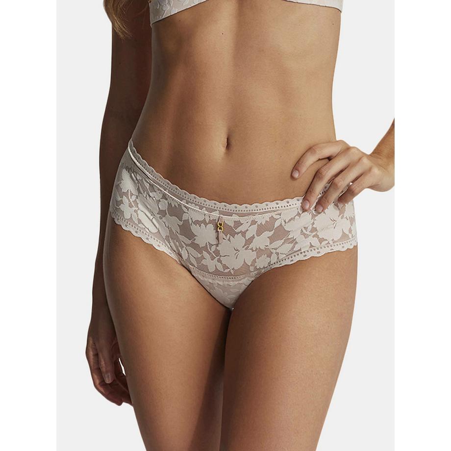 Shorty-string Gabrielle