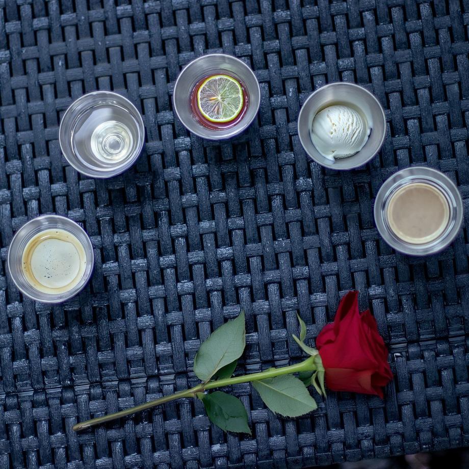 Intirilife Stapelbare Camping Becher (5er-Set)  