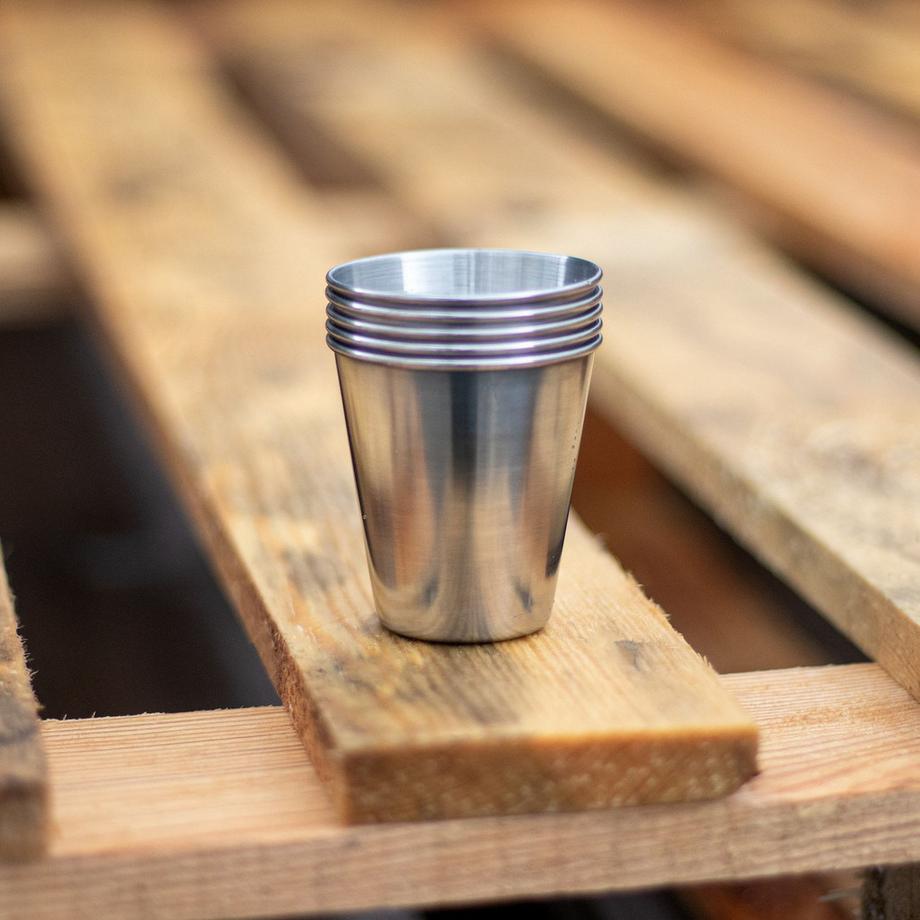 Intirilife Stapelbare Camping Becher (5er-Set)  