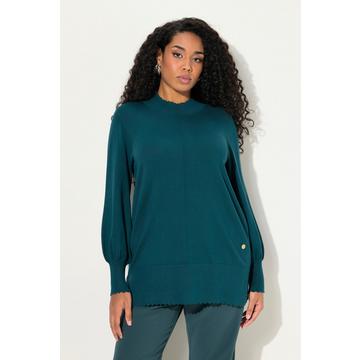 Maglione con orli a cappette, collo alto e maniche lunghe