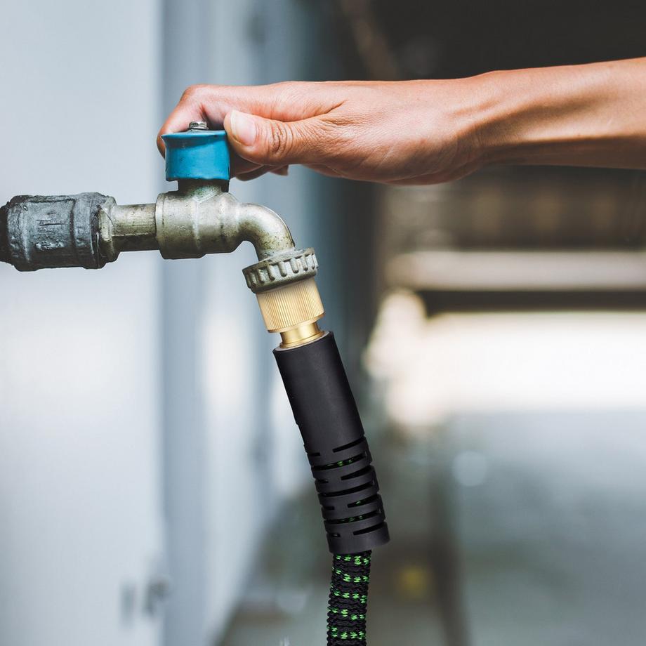 Northix  Flexibler Gartenschlauch mit Handbrause 