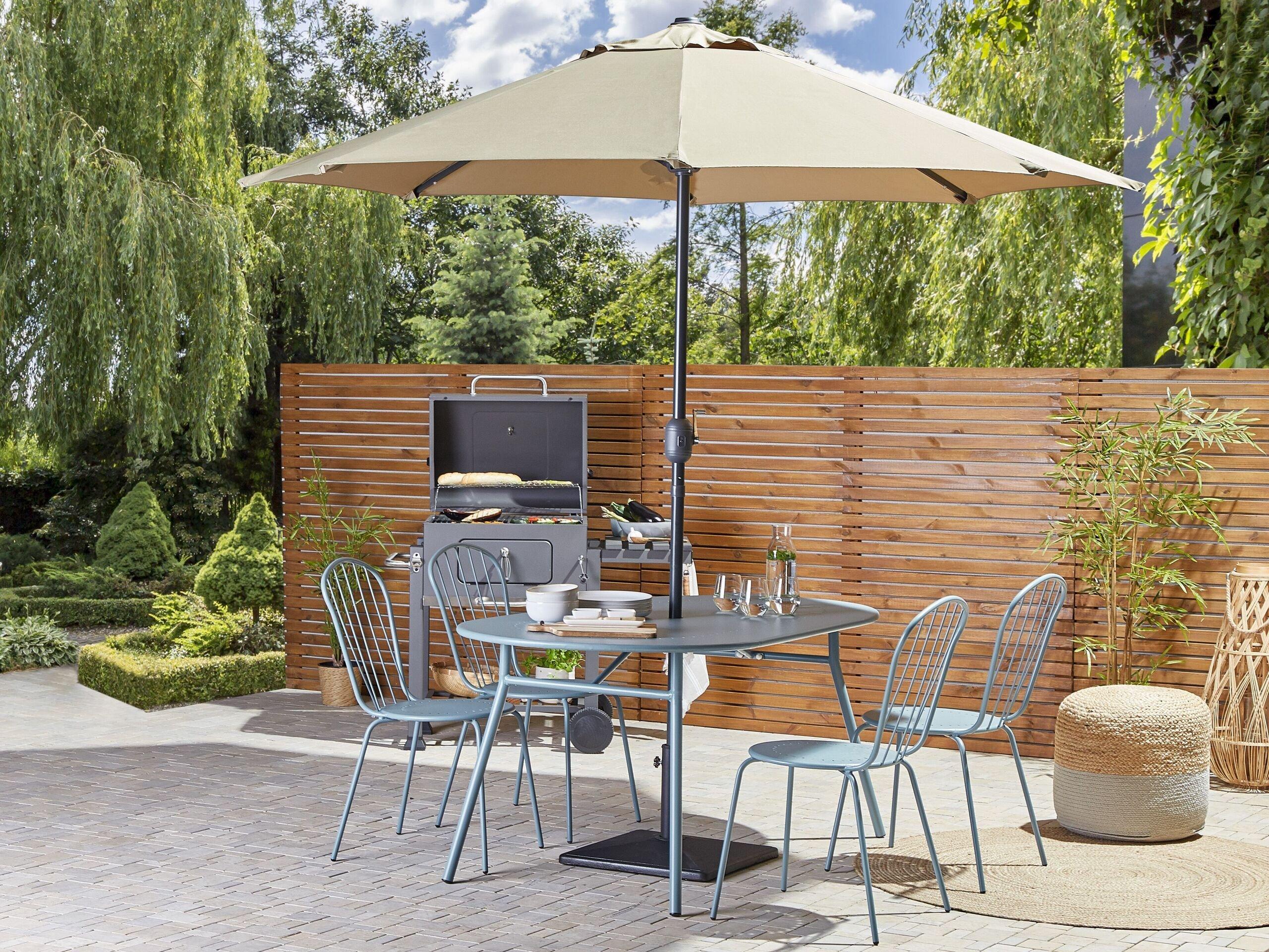 Beliani Table avec chaises et parasol en Acier Moderne CALVI  