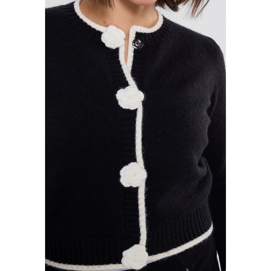 Joe Browns Zarte Strickjacke mit Blumen-Knöpfen  