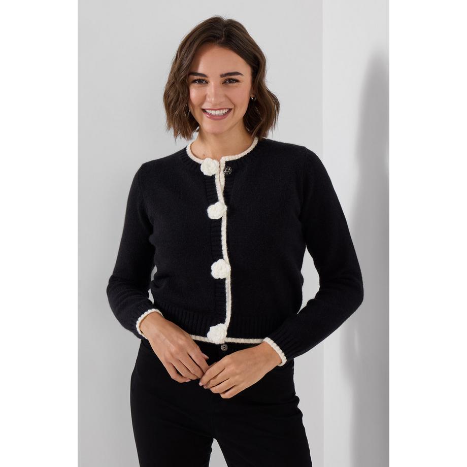 Zarte Strickjacke mit Blumen-Knöpfen