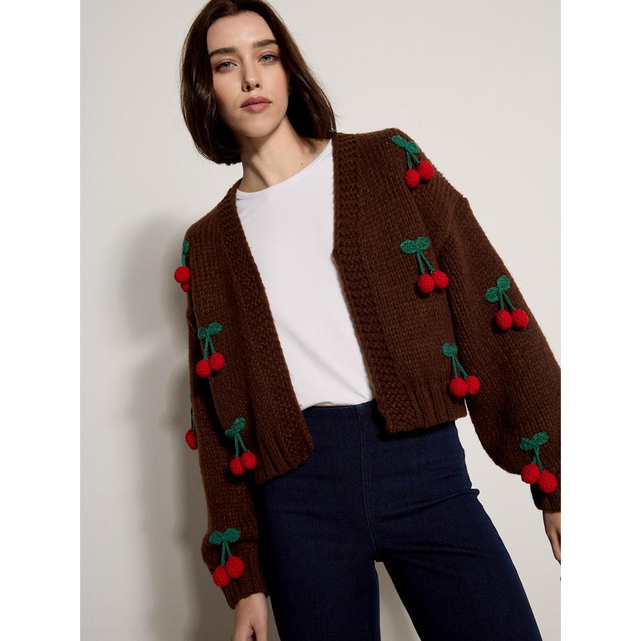 Grobe Strickjacke mit Kirschen