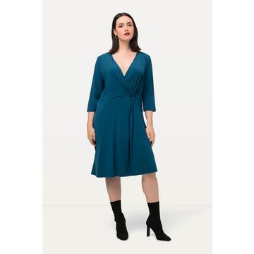 Robe en tissu fluide, décolleté en V et manches 3/4, drapé