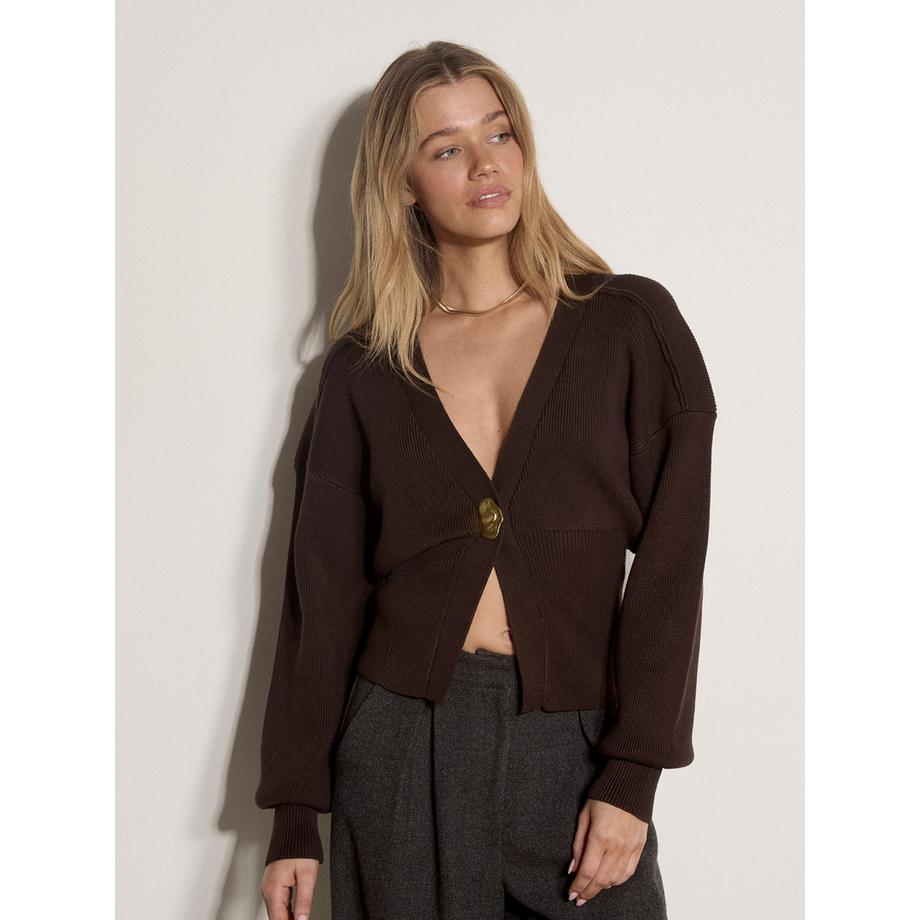 Cardigan en maille côtelée avec boutons martelés