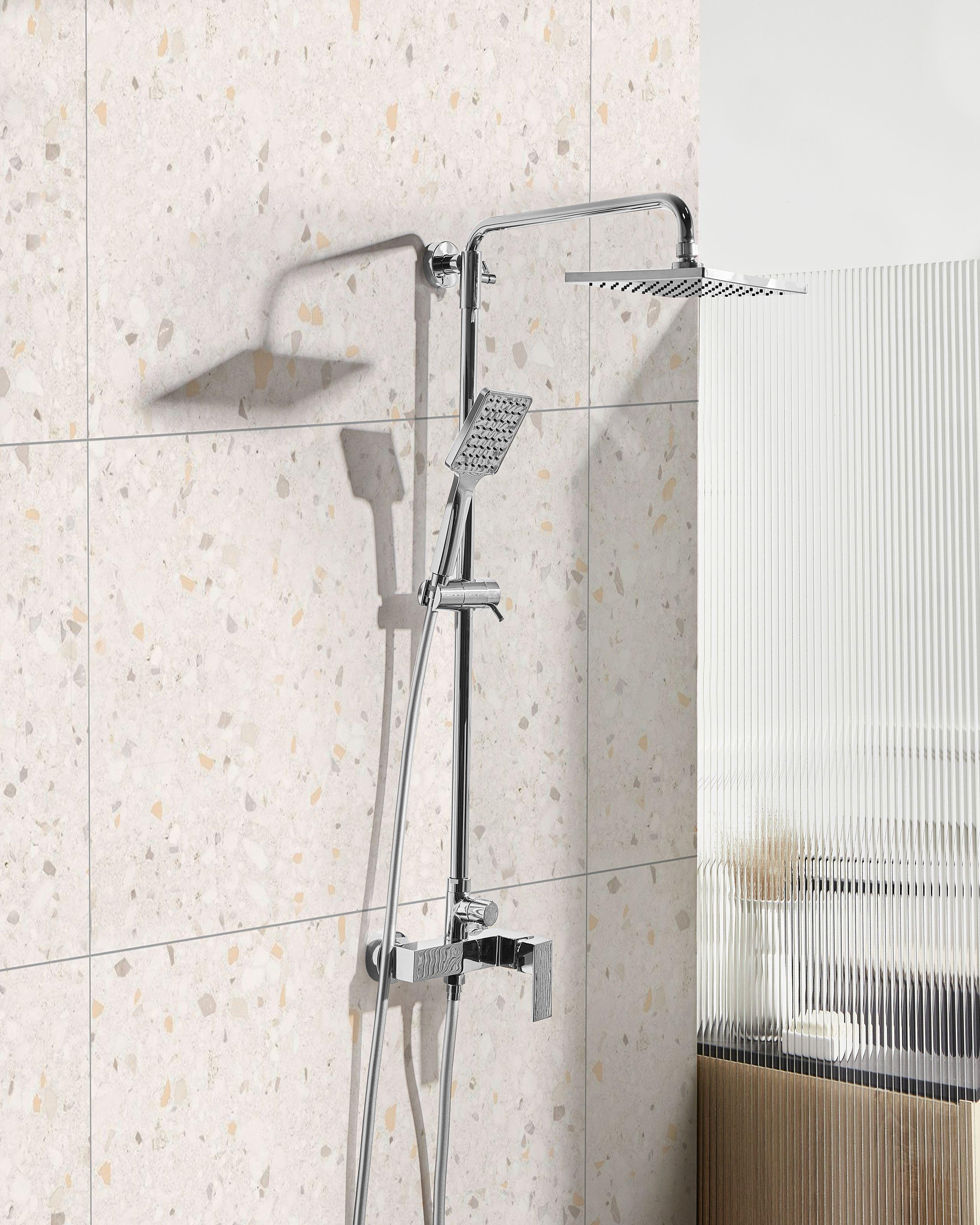 Beliani Ensemble de douche avec mitigeur et douche de pluie en Laiton Moderne CATAGENA  