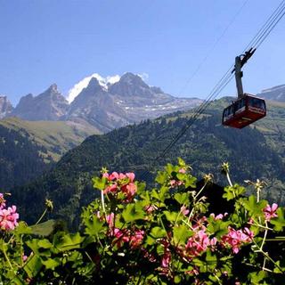 Geschenkidee  Escapade estivale romantique avec  repas et champagne à Champéry (pour 2 personnes) 