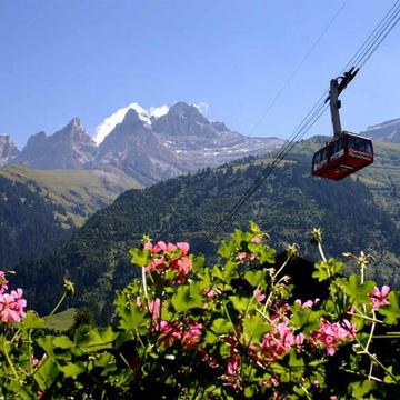 Escapade estivale romantique avec  repas et champagne à Champéry (pour 2 personnes)