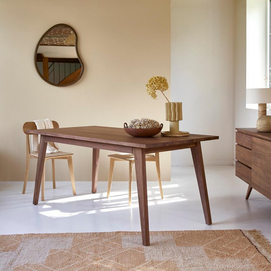 Tikamoon Table en noyer massif 6-8 pers. Esmée  