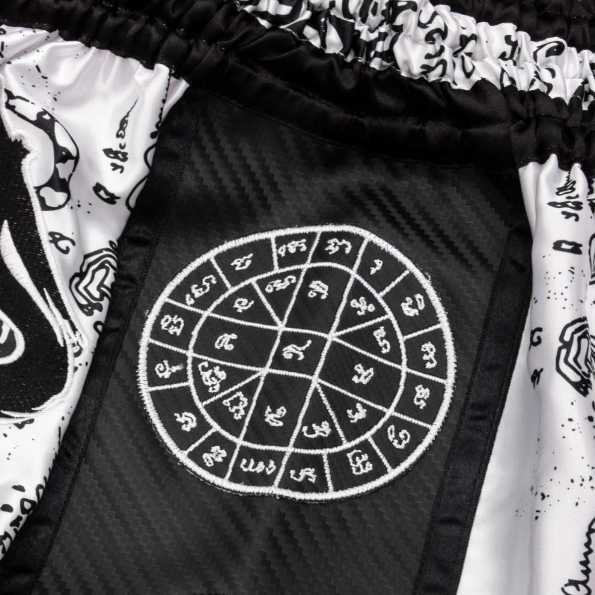 8WEAPONS  Shorts de Muay Thaï - Carbon - Sak Yant Tigers 