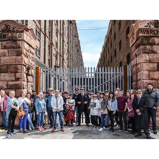 Smartbox  Nel regno dei Peaky Blinders®: Tour di Liverpool in bus per 2 persone - Cofanetto regalo 