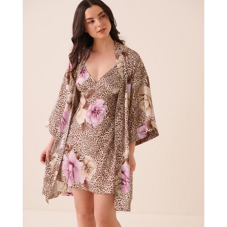 La Vie En Rose Satin Kimono mit floralem Leopardenmuster  
