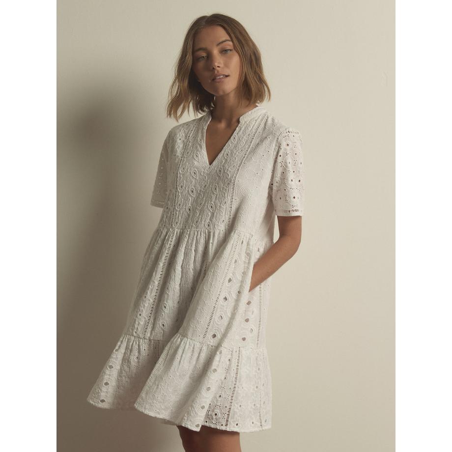 Mehrlagiges Kleid mit Broderie-Muster