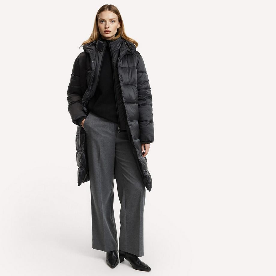 Lange Daunenjacke mit angenähter Kapuze und Reissverschluss