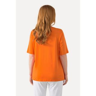 Ulla Popken  T-shirt dal taglio svasato in cotone Pima con scollo a V e mezze maniche 