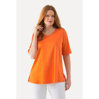 Ulla Popken  T-shirt dal taglio svasato in cotone Pima con scollo a V e mezze maniche 