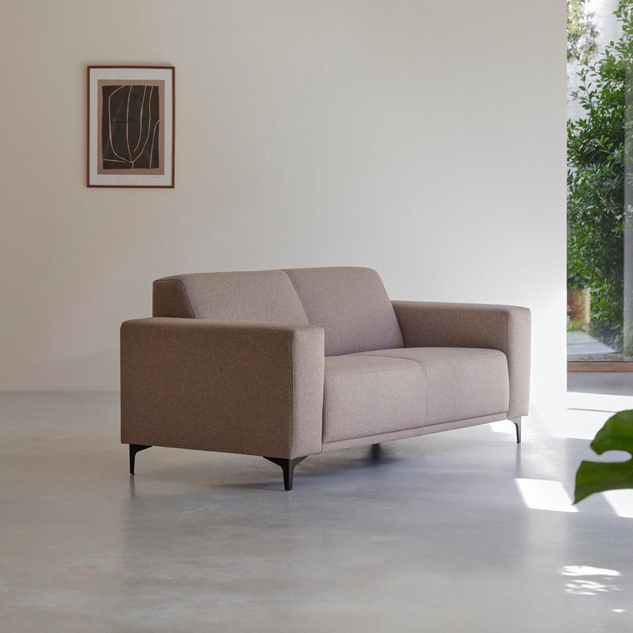 Tikamoon 2,5-Sitzer-Sofa mit taupegrauem Stoffbezug Lars  