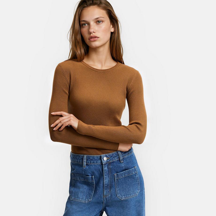 Pull col rond en maille finement côtelée