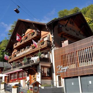 Geschenkidee  Séjour Wellness estival à Champéry avec repas et Champagne (pour 2 personnes) 