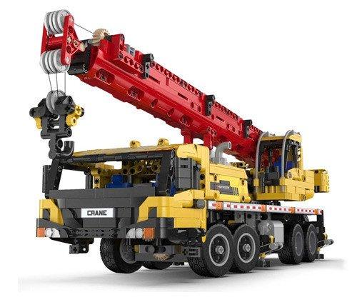 CADA       Technische Daten:      Anzahl Teile: 1831 Abmessungen: 605x175x165mm Altersgruppe: 8+         Lieferumfang:         • 1x Mobile Crane Bausatz (1831 Teile) • 1x Bauanleitung             Anzahl Teile : 1831                     