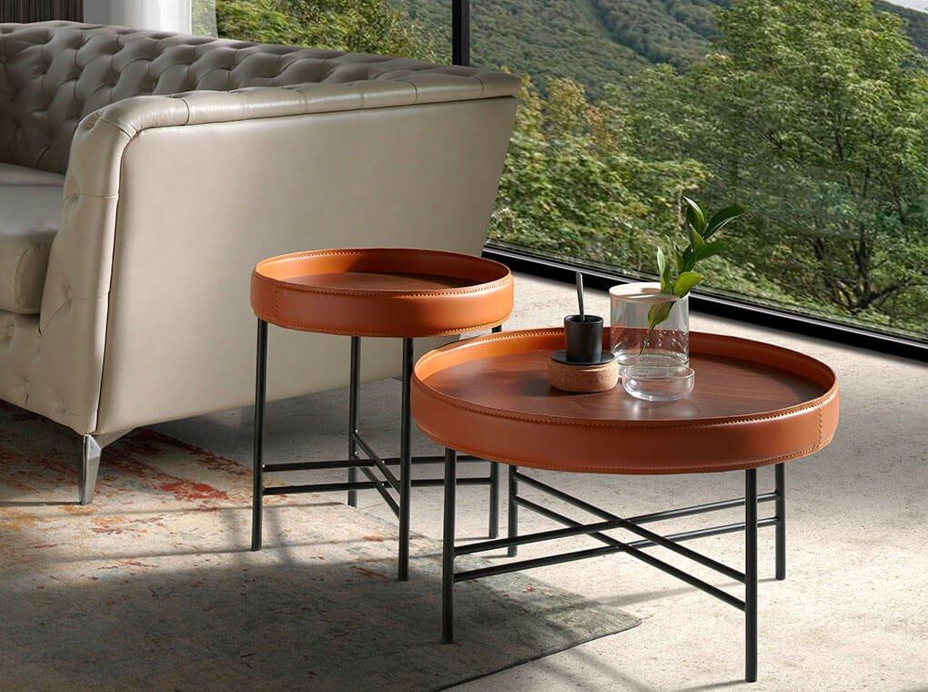 ANGEL CERDA Tavolino rotondo in similpelle, noce e acciaio nero  