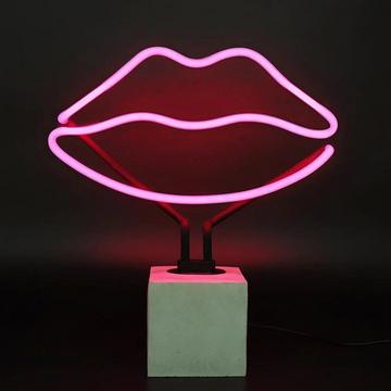 Lampe de table en verre néon avec socle en béton - Lèvres