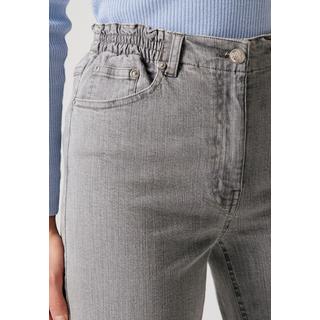 Damart  Jean 5 poches extensible, coupe droite. 