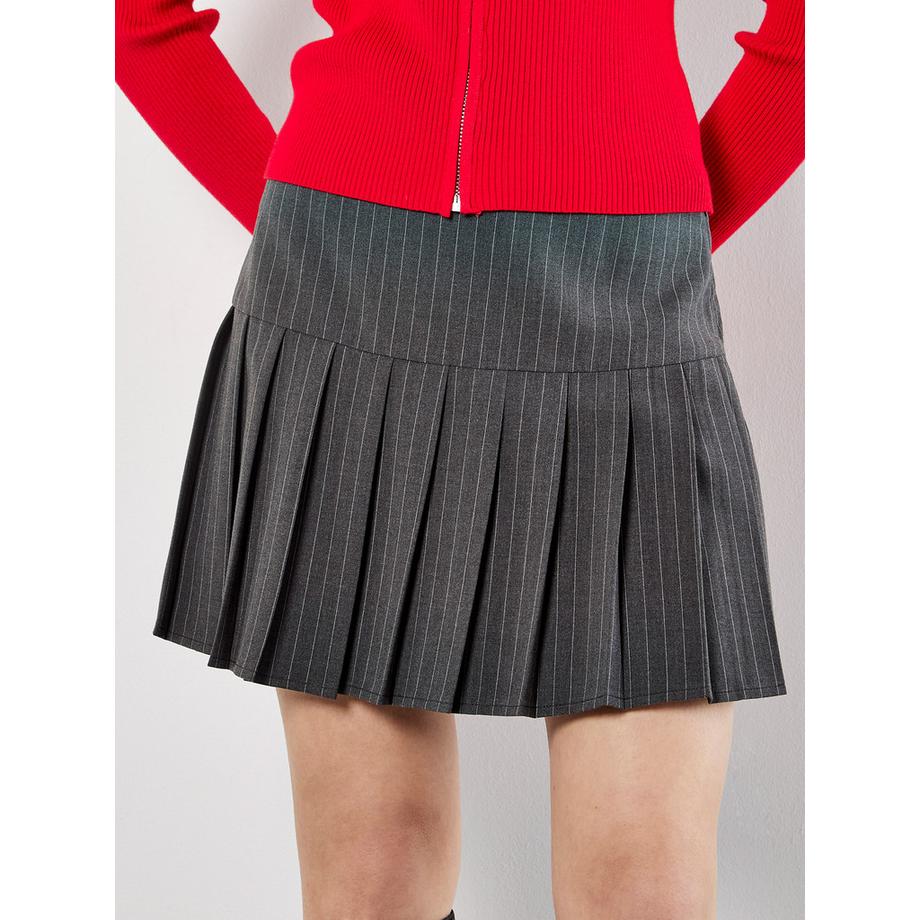 APRICOT Mini-jupe-short plissée à fines rayures  