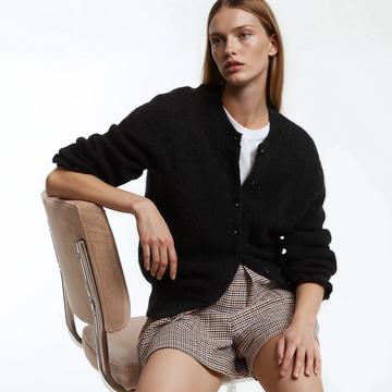 Geknöpfte Strickjacke