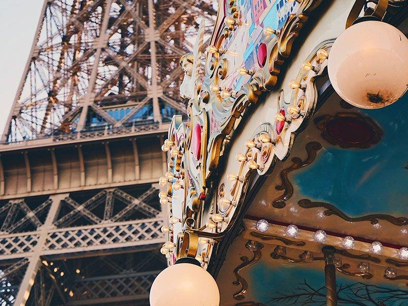 Smartbox  Magica Torre Eiffel: visita guidata di 1 ora e 30 minuti con accesso al secondo piano - Cofanetto regalo 