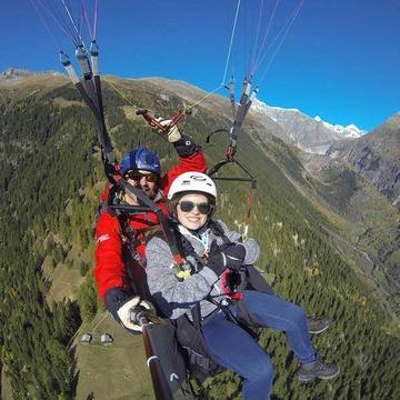 45 minutes de vol en parapente au-dessus d'Aletsch (pour 1 personne)