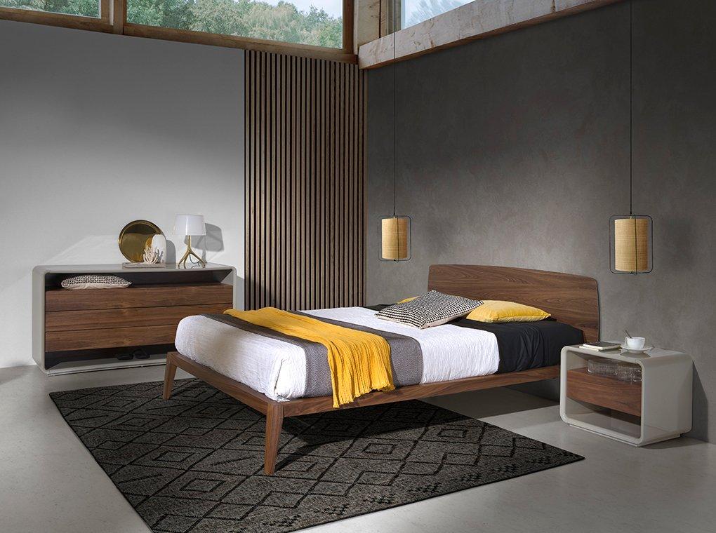 ANGEL CERDA Nachttisch Nussbaum undes Holz  