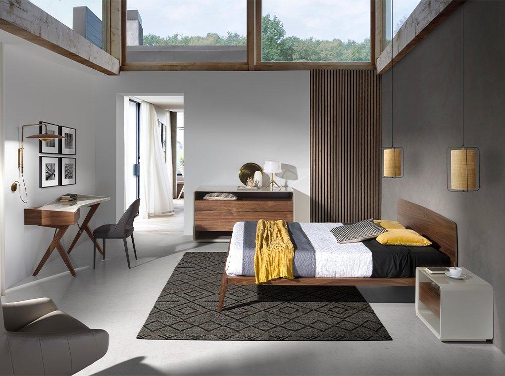 ANGEL CERDA Nachttisch Nussbaum undes Holz  